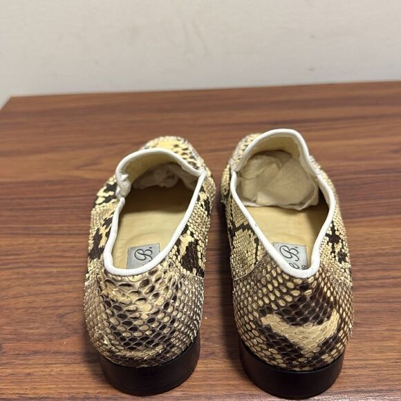 Diane B. Milano Snakeskin Moccasin Style Loafers in Tan & Brown. Size 37. - Picture 4 of 8